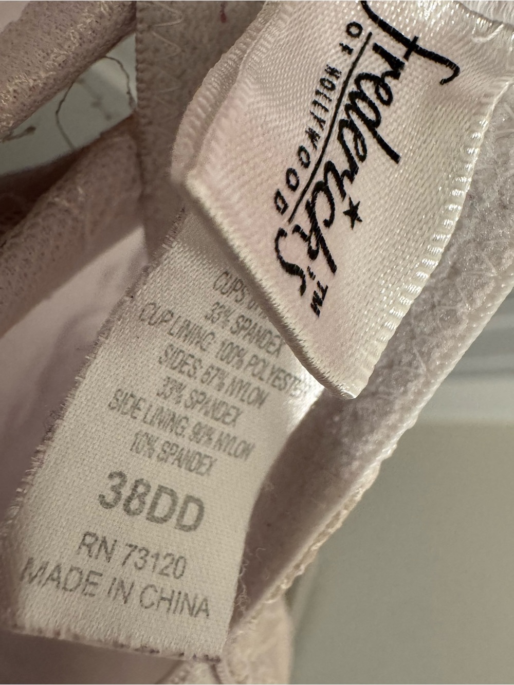 Set of 2 Fredrick’s of Hollywood 38DD Lace Underwire Bras - White and Pink - Picture 4 of 4